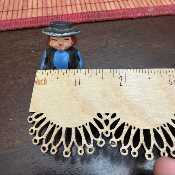Vintage Miniature Cast Iron  Amish Figurine Boy - Picture 9 of 9